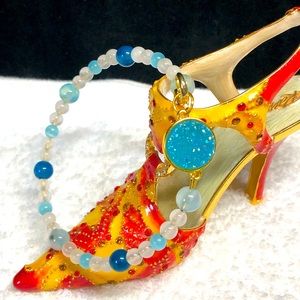 🦋pretty beaded memory wire bangle with turquoise druzy -clasped